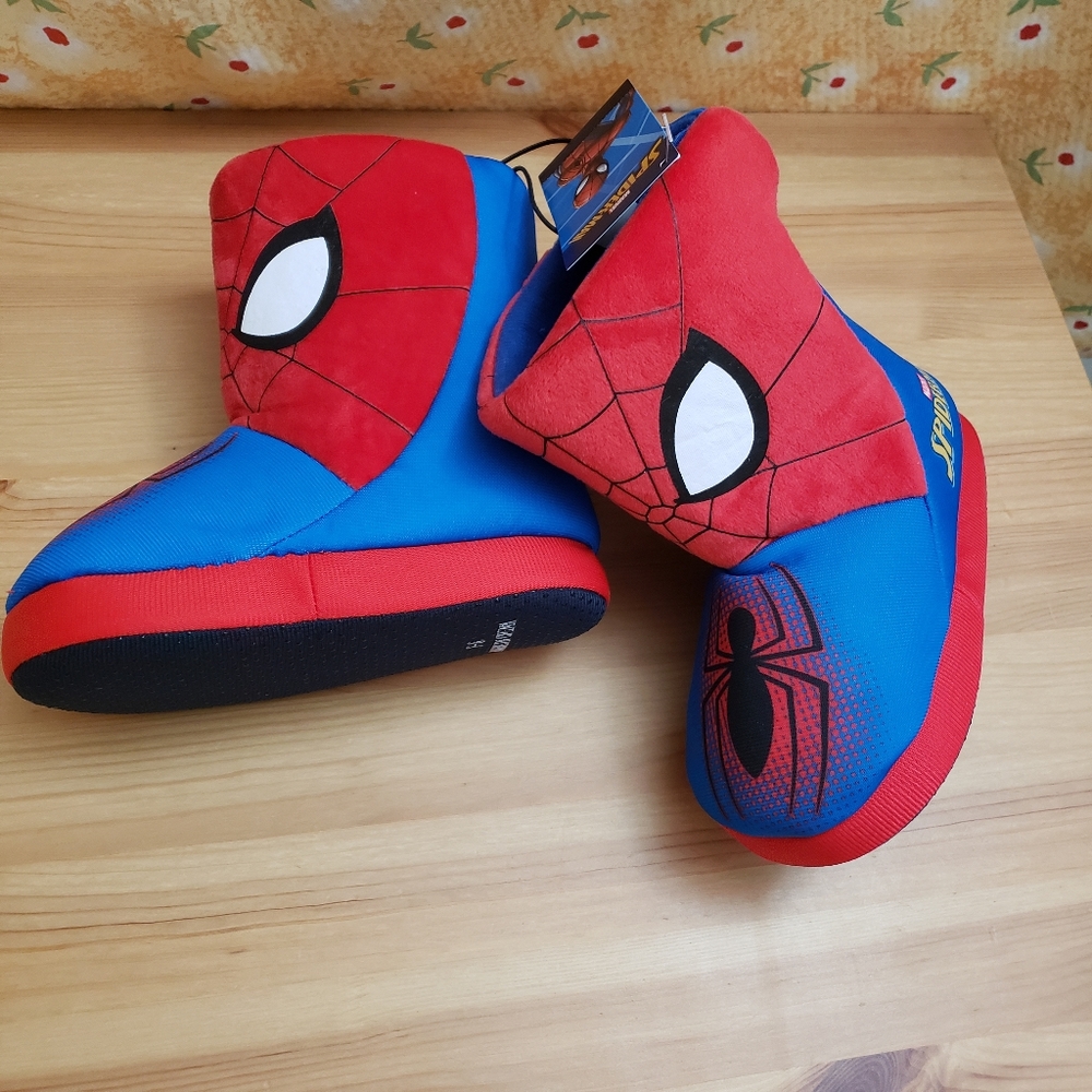 Spiderman slipper size 7/8